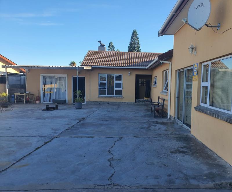 4 Bedroom Property for Sale in Palm Park Western Cape